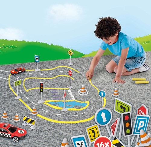 Ses stoepkrijt verkeer set met verkeersborden en auto - creatief buitenspeelgoed-3