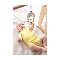 Haba hangfiguur regenboog baby wagenspanner kleurrijk speelgoed