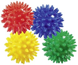 Goki massagebal pompon voor kinderen - kleurrijke sensorische bal