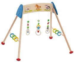 Goki baby gym en bois animaux de la ferme avec sons - jouet éducatif