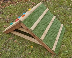 Cosy jouet d'escalade en herbe Mini Climb Crescent pour le jardin