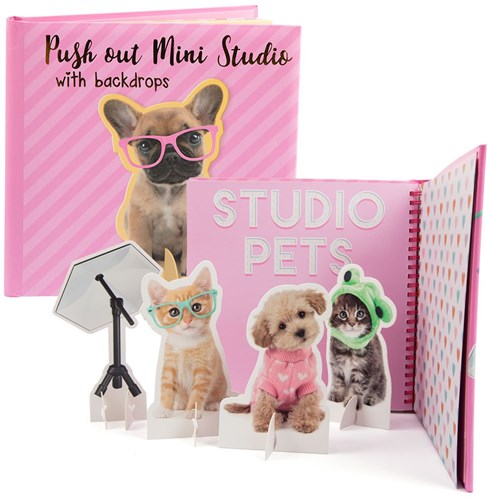 Studio Pets jouets - Livre standup avec animaux et décors
