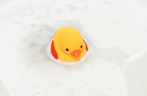 Mom's Care jouet de bain canard flottant sans BPA coloré-3