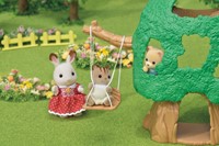 La cabane et Ambrose le bébé écureuil roux-3