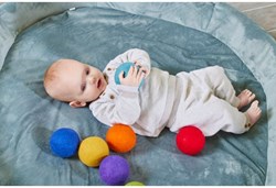 Cosy Grandes Boules de Feutre Arc-en-ciel - Jouet Éducatif Sensoriel