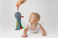 Mom's Care jouet bébé pieuvre noir-blanc avec clip et grelots-3