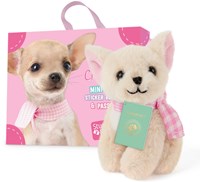 Studio Pets knuffelhond Chihuahua Pinkie met koffer en stickers