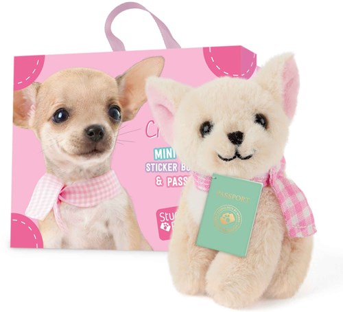Studio Pets knuffelhond Chihuahua Pinkie met koffer en stickers