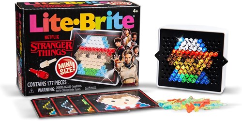 Basic Fun coffret lumineux Stranger Things Mini avec 170 chevilles