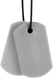 ARK Therapeutic bijou à mâcher Chew Tags gris clair standard - jouet sensoriel Dunne, discrete kauwketting met twee hangers in dog-tag-stijl, voor kinderen en volwassenen.