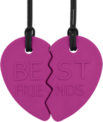 ARK Therapeutic bijou à mâcher cœur d'amitié magenta jouet Set van 2 halve-hartkauwkettingen om samen met een vriend(in) te dragen.