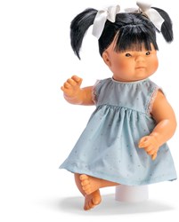 Asi babypop Chinín 36cm - pop met blauwe kleding en accessoires