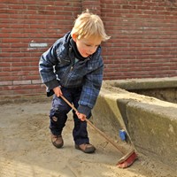 Playwood balai jouet enfant - Petit balai 57 cm manche bois rouge-2