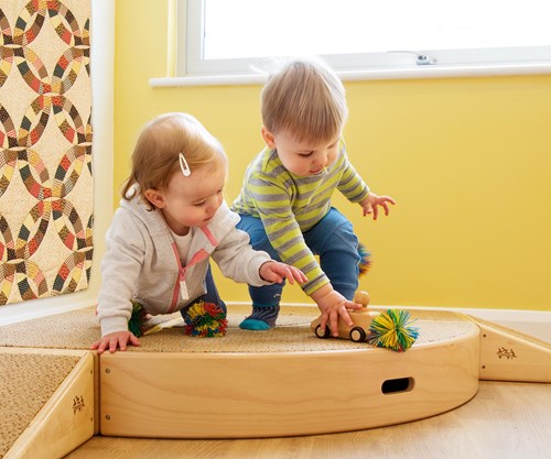 Community Playthings podium speelgoed - grote hoek stage set voor kinderen-3
