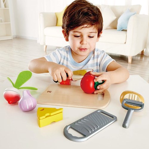 Hape Légumes et ustensiles de cuisine - Set de cuisine jouet pour enfants