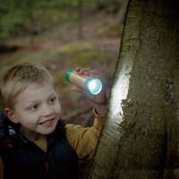 Hape handgedreven zaklamp duurzaam speelgoed bamboe