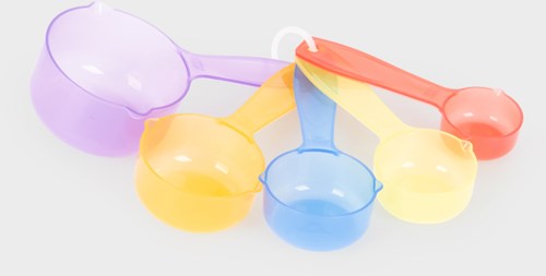 TickiT tasses à mesurer translucides couleur - jouet éducatif lot de 5