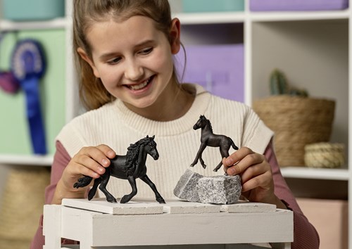Schleich paard Horse Club Fries veulen speelfiguur bruin 5-12 jaar-2