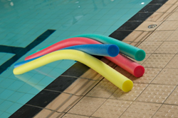 SwimTech frite de piscine jouet aquatique en couleurs assorties