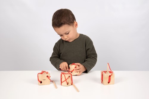 TickiT formes à lacer en bois - jouet éducatif pour la motricité-2